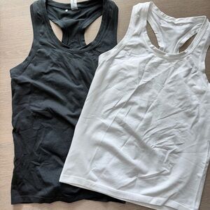 Aritzia TnACTION TnaGLIDE motion tank bundle black white 103888